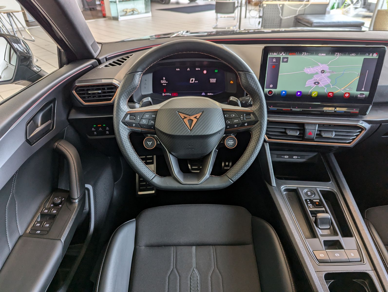 Fahrzeugabbildung CUPRA Leon 2.0 TSI VZ 4Drive Vision+ Matrix Pano ACC
