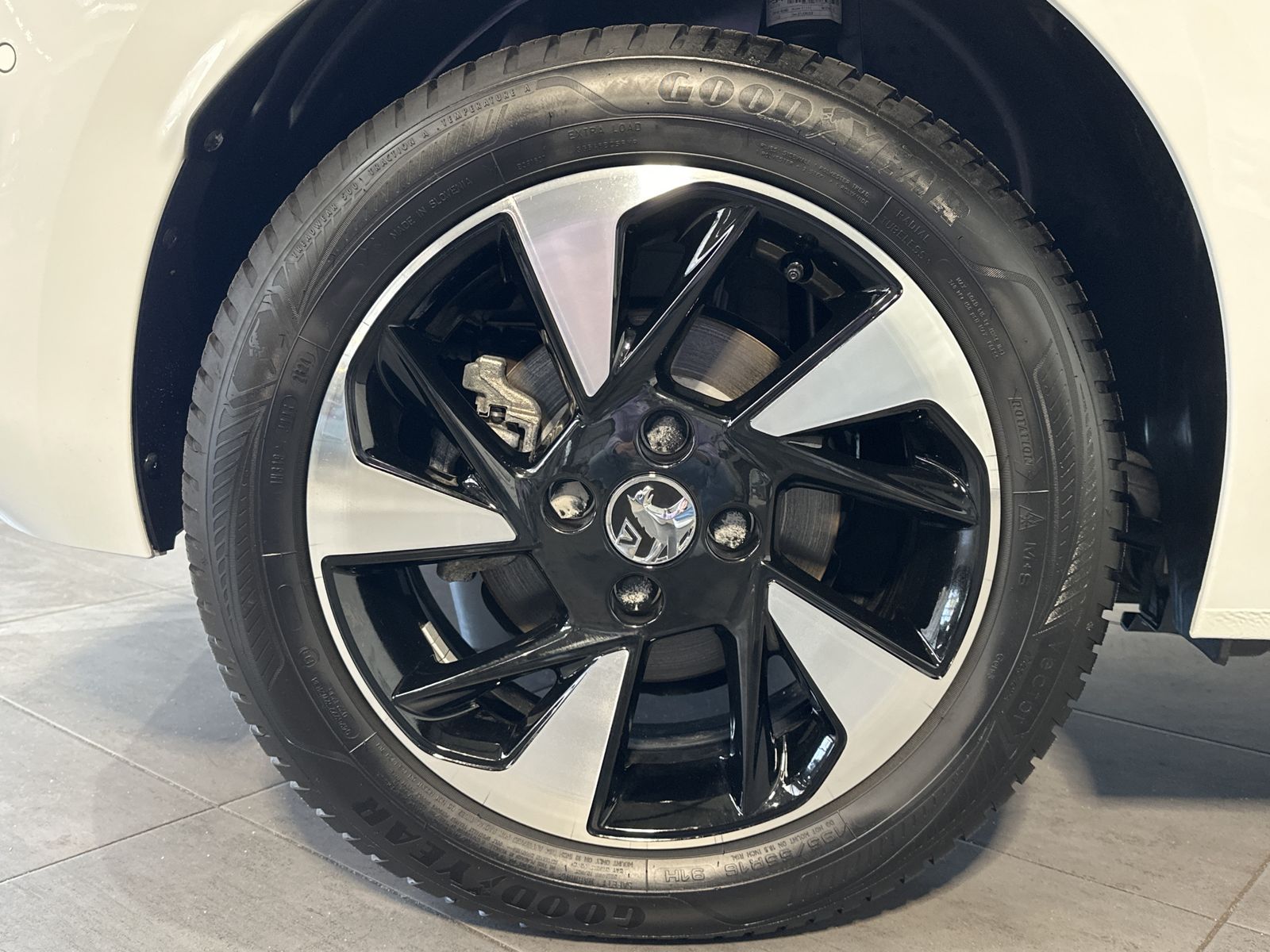 Fahrzeugabbildung Opel Corsa e GS-Line 5-Türer NAV+LED+SHZ+17ZO+CARPLAY