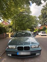 BMW E36 320i Limousine - BMW 320 aus 1995: 320i