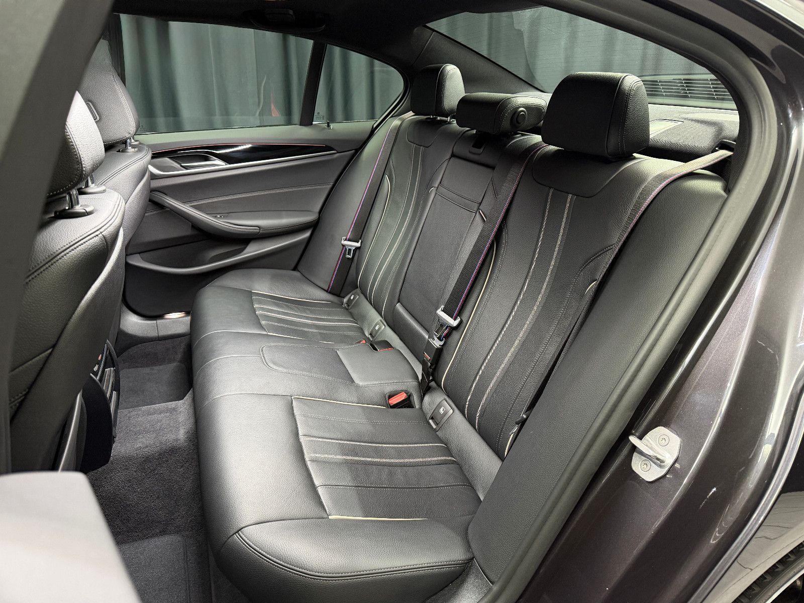 Fahrzeugabbildung BMW BMW 530i Lim xDrive M SPORT|HEAD-UP|360"|NAVI|