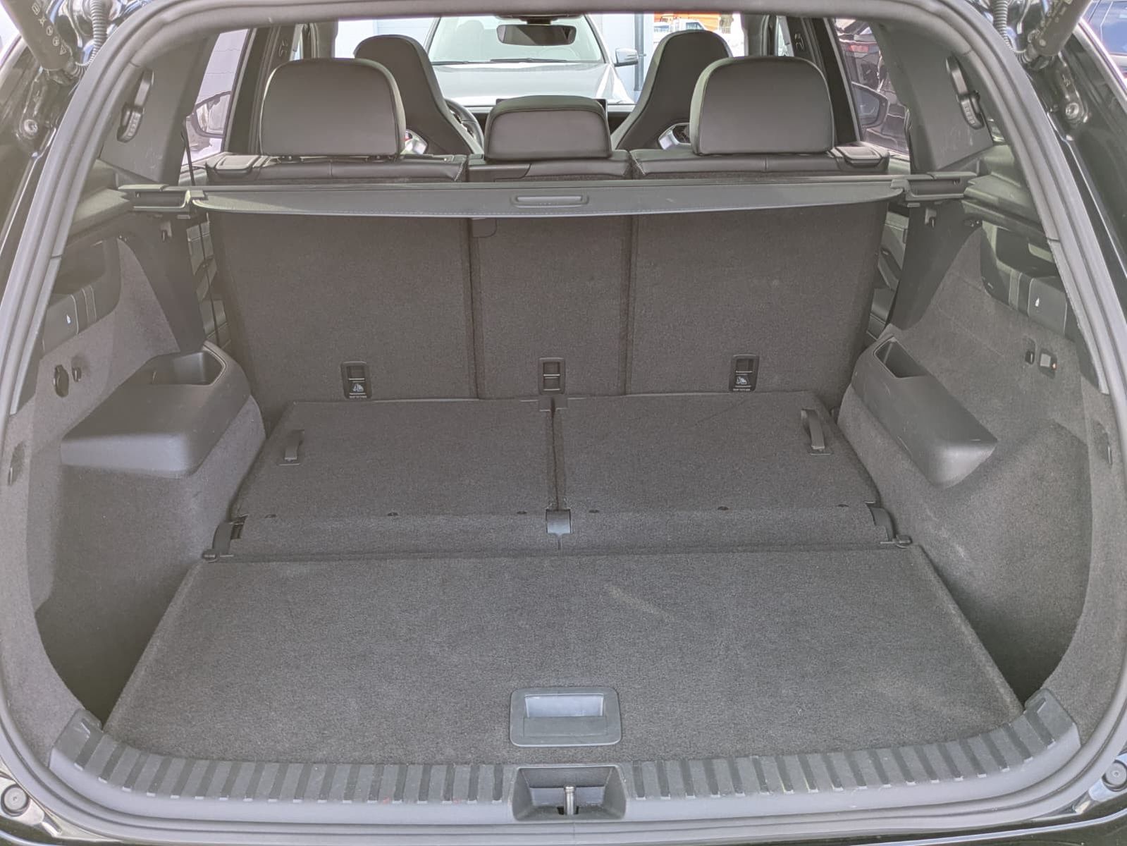 Fahrzeugabbildung Volkswagen Tayron 2.0 TDI 4M R-Line 7Si*MATRIX*AHK*PANO*HUD