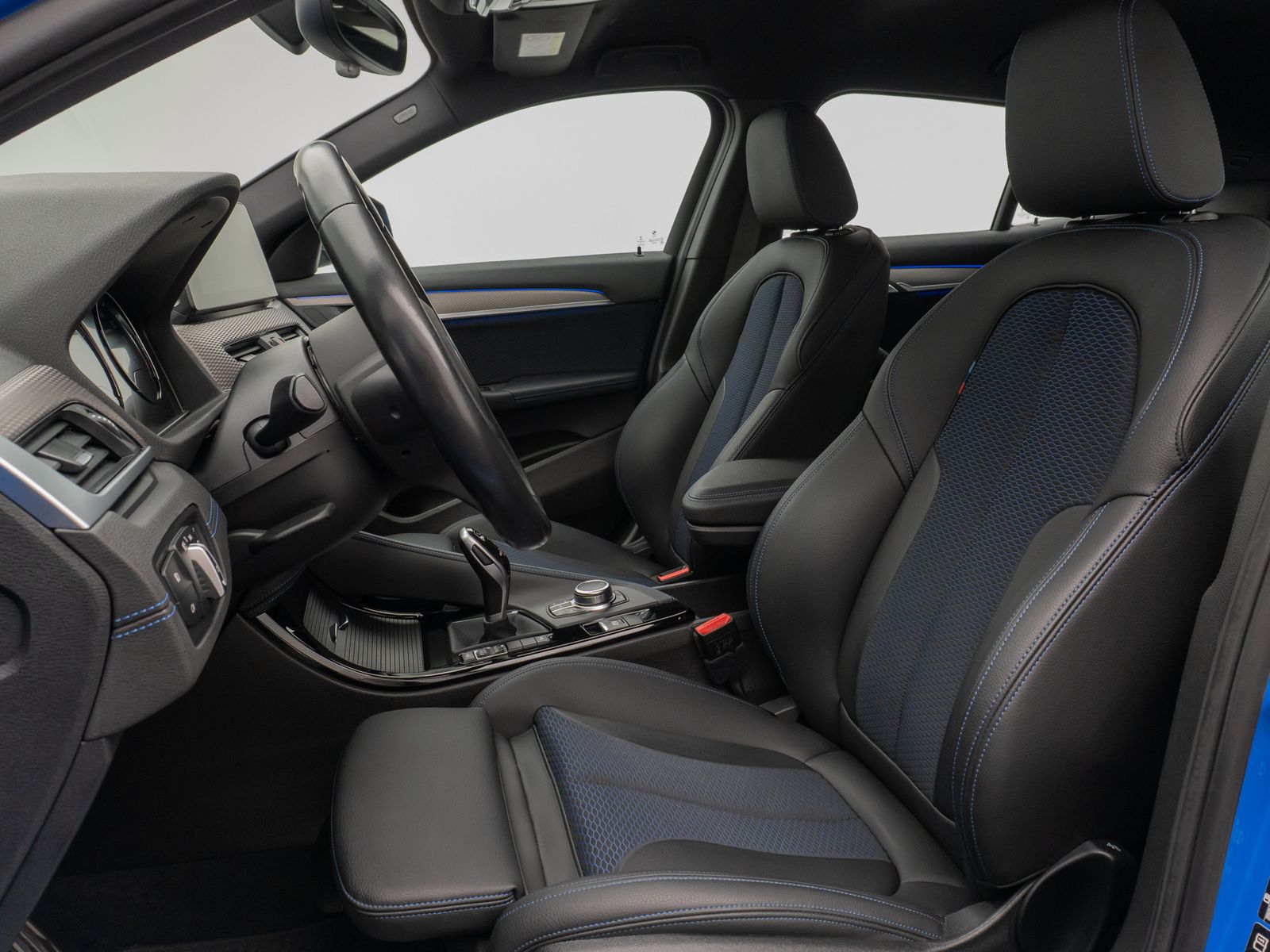 Fahrzeugabbildung BMW X2 xD20i M Sport DAB HUD Navi+ Alarm LED PDChint