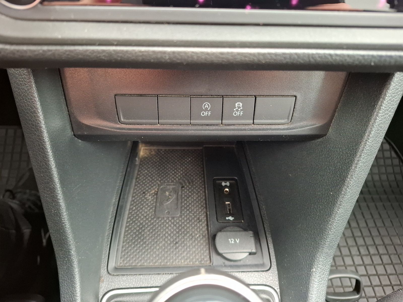 Fahrzeugabbildung Volkswagen Caddy TDI Comfortline Navi APP GRA PDC SHZ Clima