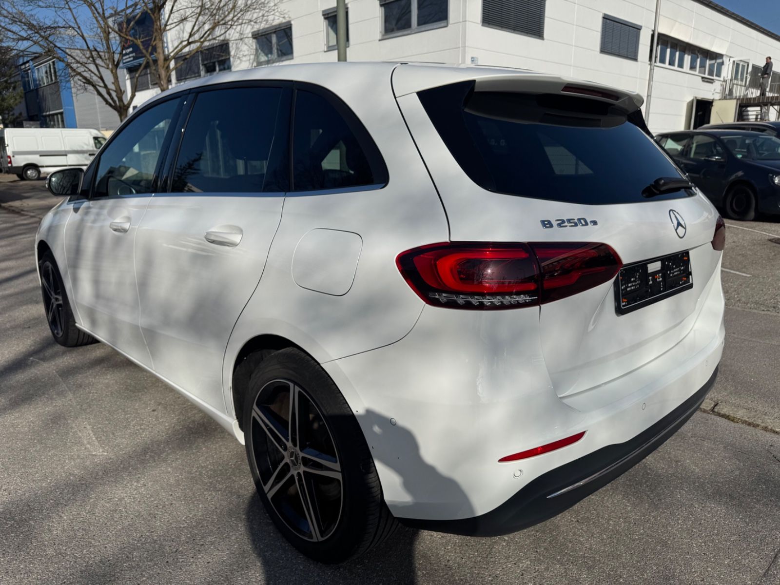 Mercedes-Benz B 250e LED/Navi/Kam/Leder/Spur&Park-Ass./SZH/18" foto 5
