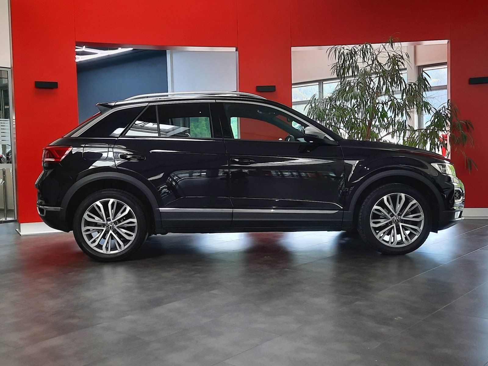 Fahrzeugabbildung Volkswagen T-Roc Sport TSI *Panodach*Navi*Cam*LED*ACC*App*