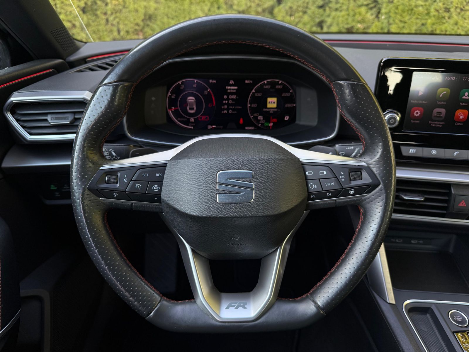 Fahrzeugabbildung SEAT Leon ST 2.0TDI DSG FR-Line LED+SHZ+VIRT+ACC+MEMO
