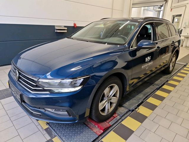 VW Passat Variant Business 2.0 TDI DSG NAVI AHK KAM
