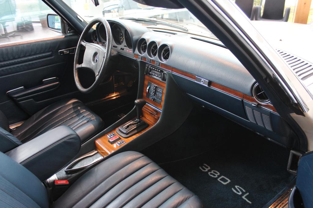 Mercedes-Benz SL 380