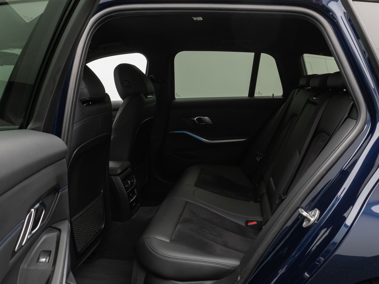 Fahrzeugabbildung BMW 330e  M Sport Laser Kamera HUD DAB HiFi Komfort