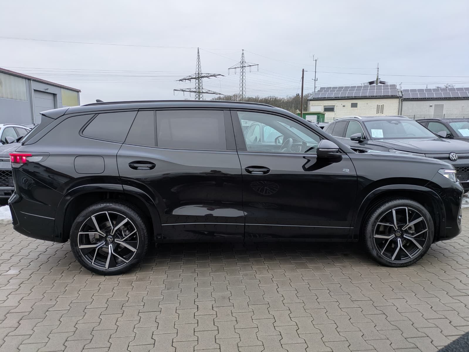 Fahrzeugabbildung Volkswagen Tayron 2.0 TDI 4M R-Line BLACK*7S*IQ-L.*PANO*HUD