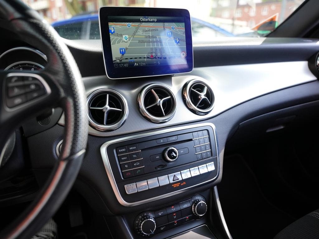 Mercedes-Benz GLA 220