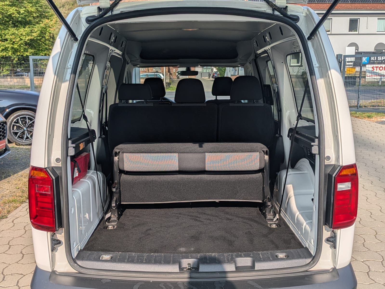 Fahrzeugabbildung Volkswagen Caddy Maxi 2.0 TDI DSG 7-Sit./KLIMA/NAVI/TEMP