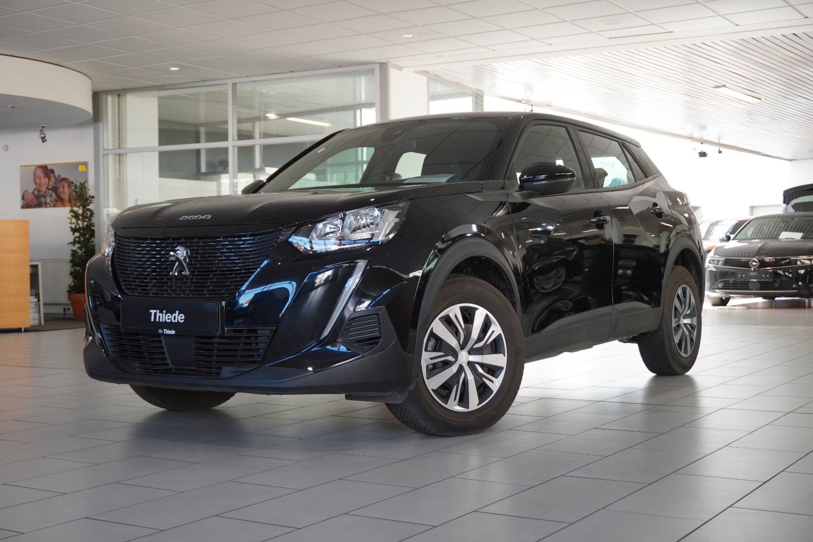 Fahrzeugabbildung Peugeot 2008 1.2T ACTIVE PACK NAVI/LED/KAMERA/SPORT/SH