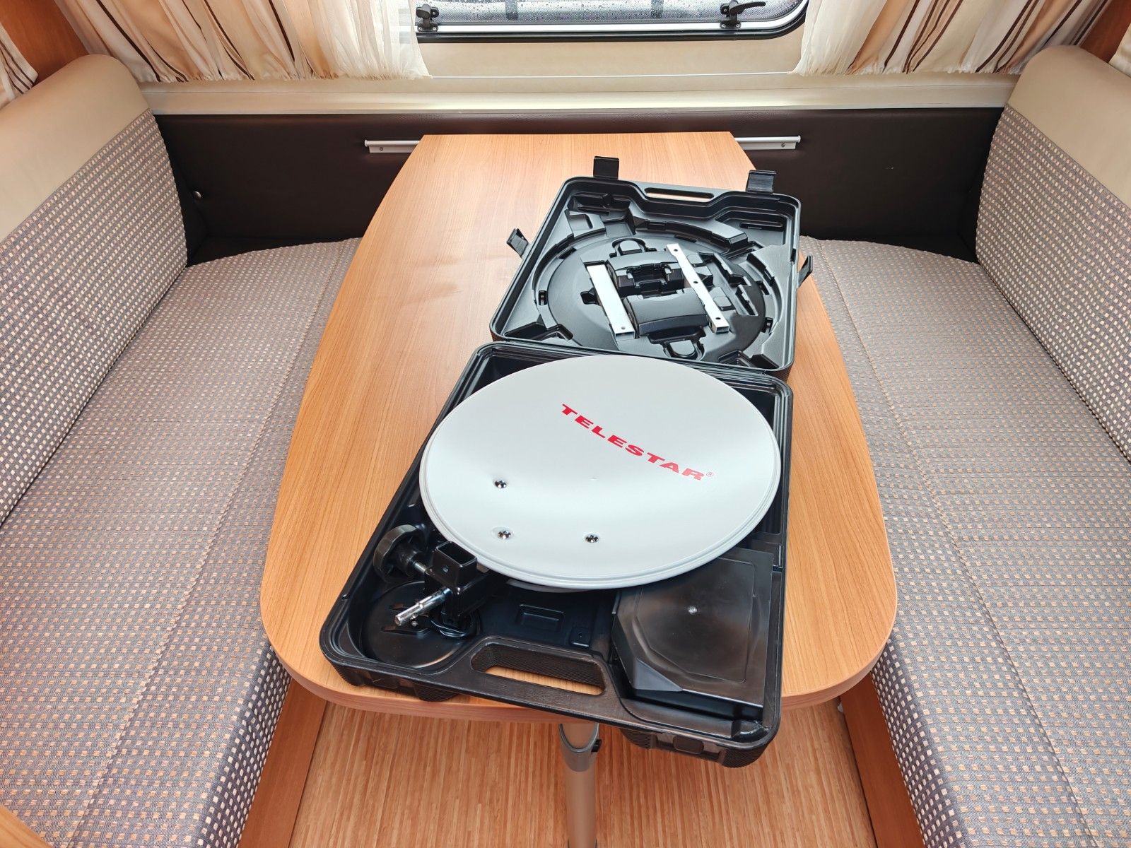 Fahrzeugabbildung Knaus Sport 400 LB - Doppelbett/Sitzgruppe, Superb -