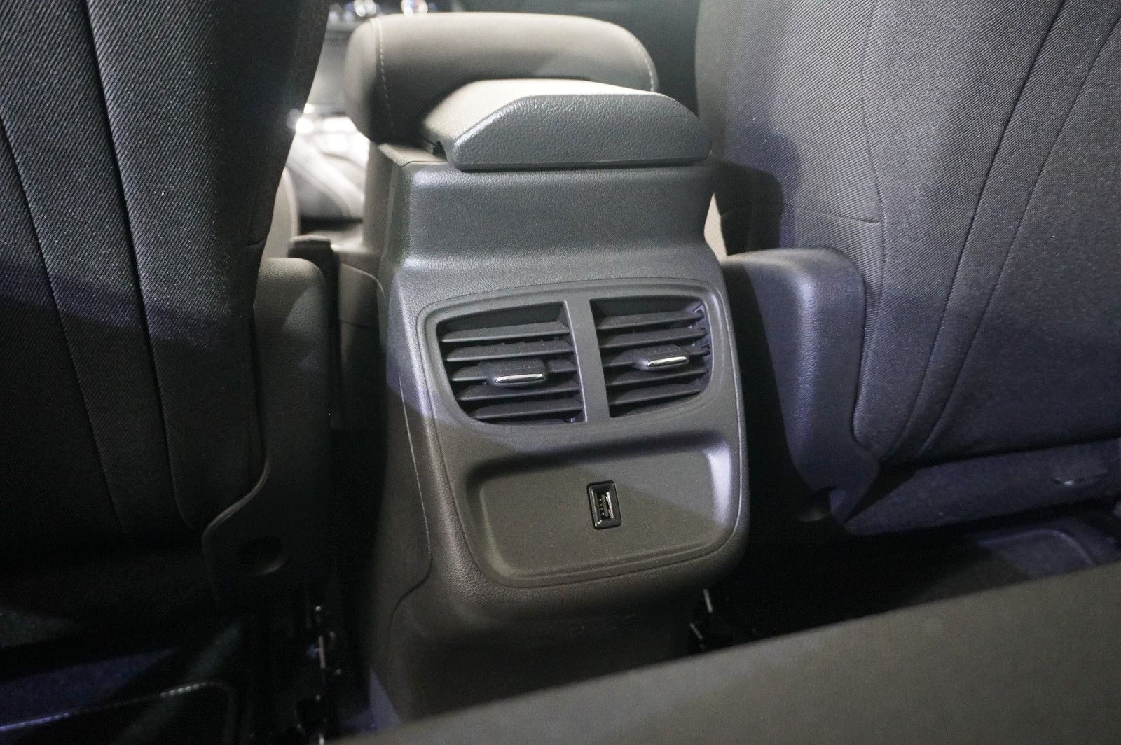 Fahrzeugabbildung Opel Grandland (X) 1.6T EDITION HYBRID NAVI/LED/VIRT.