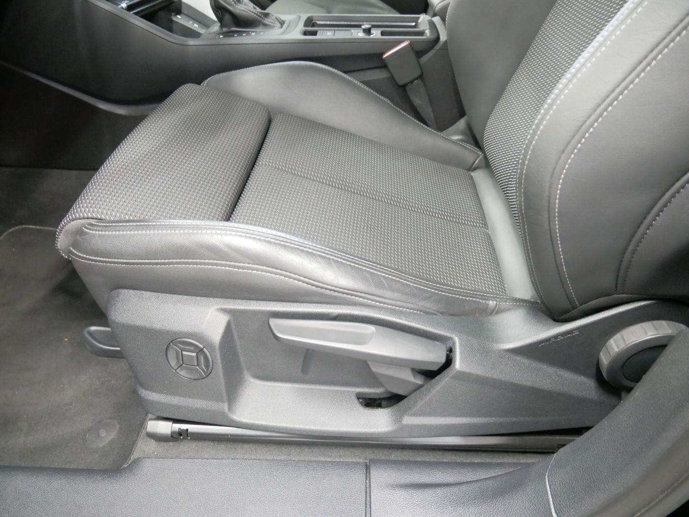 Audi Q3 Sportback 40 TDI quattro S line MATRIX PANO foto 18