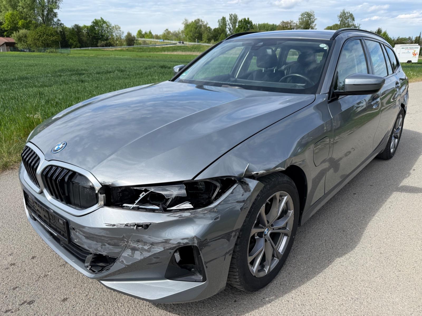 BMW 330e Touring Aut./Sportsitz/Widescreen/ACC
