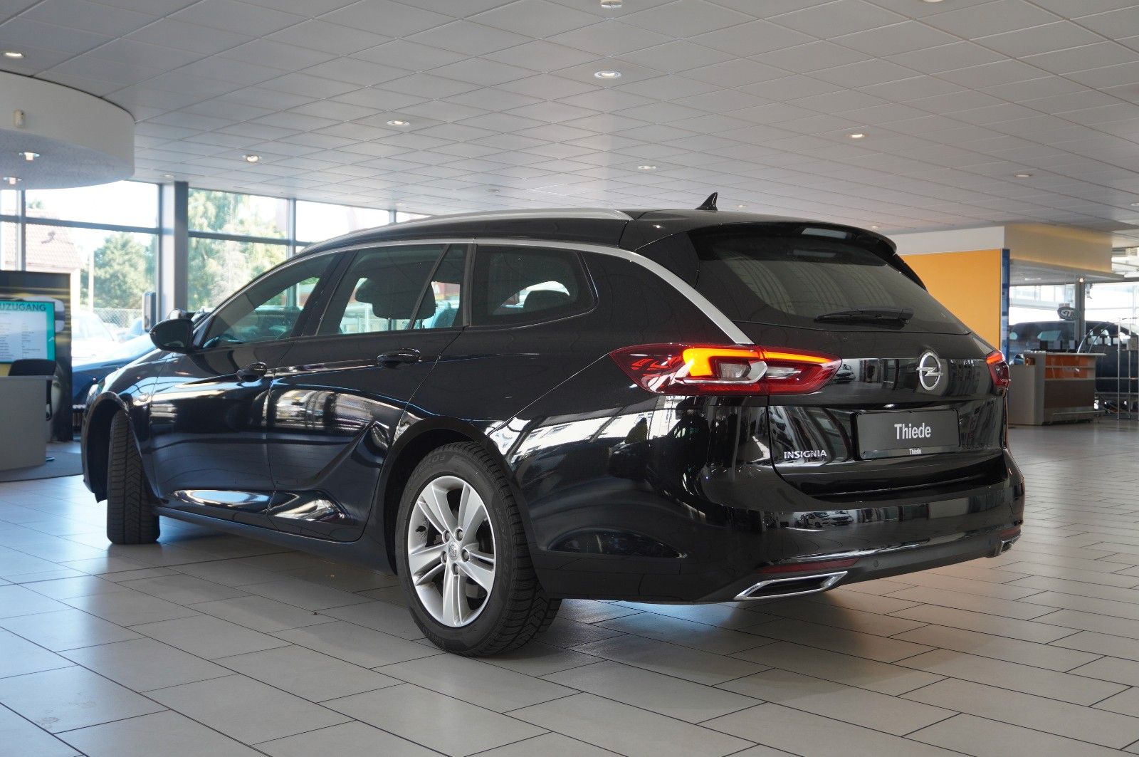 Fahrzeugabbildung Opel Insignia B ST 2.0T ELEGANCE NAVI/LED/VIRT./DAB+