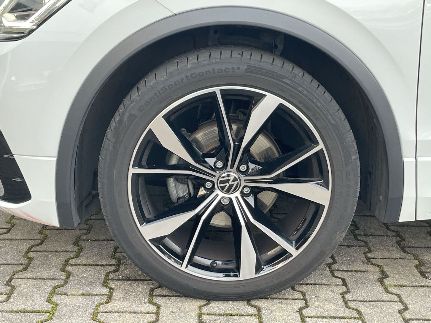 Tiguan 2.0 TDI DSG R-Line AHK/Matrix/360°Kamera/