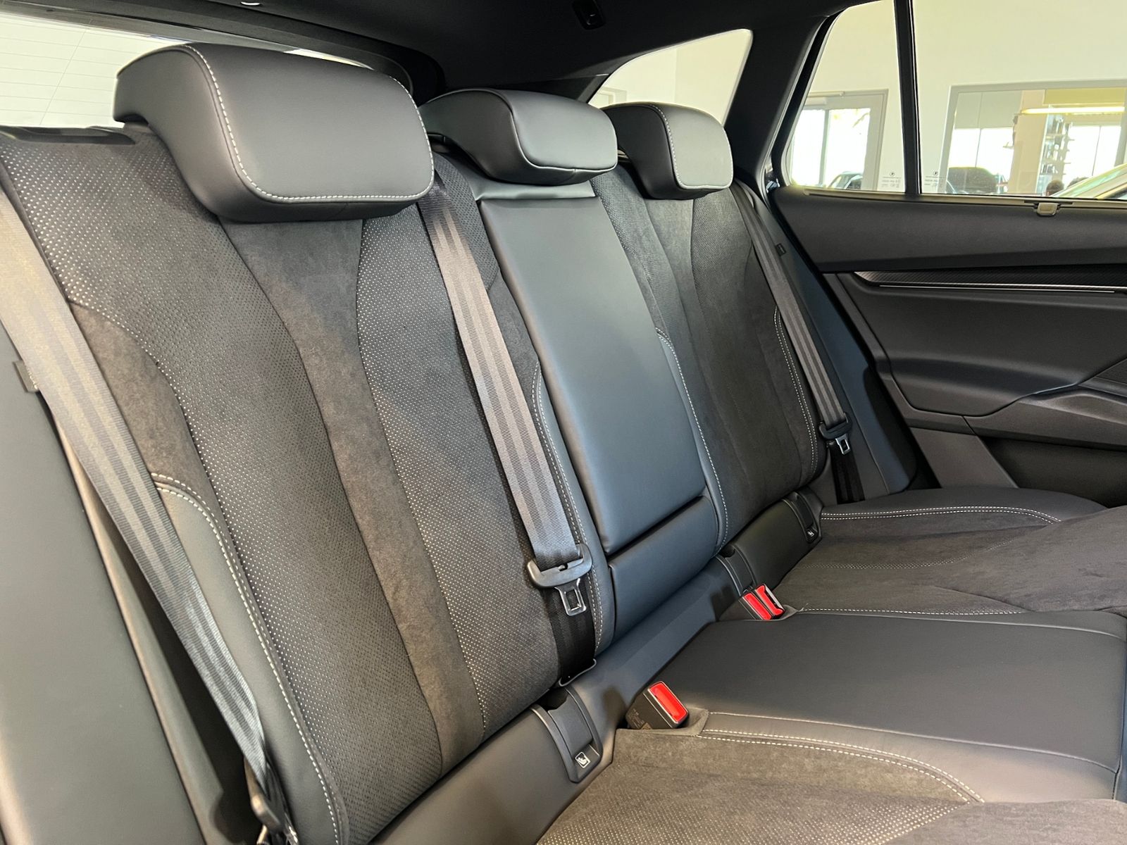 Fahrzeugabbildung SKODA Enyaq 85x Sportline *AHK,Panorama,20"-LM-Felge*