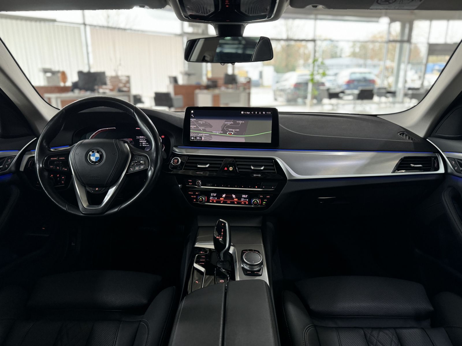 Fahrzeugabbildung BMW 520d Panorama Kamera DAB HiFi DisplKey AHK Sport