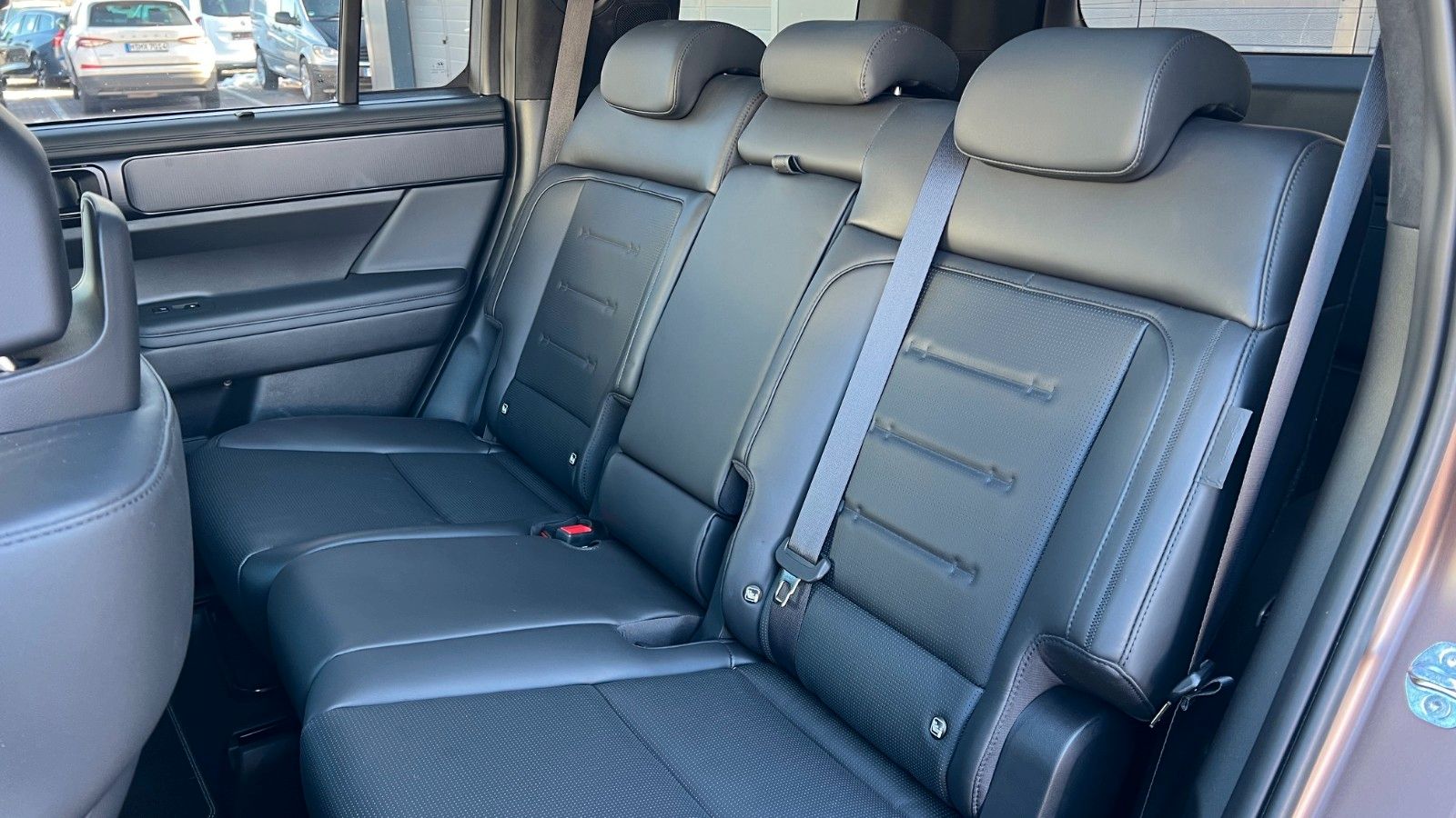 Fahrzeugabbildung Hyundai SANTA FE 1.6T-GDI HEV Blackline *Standhzg*AHK*