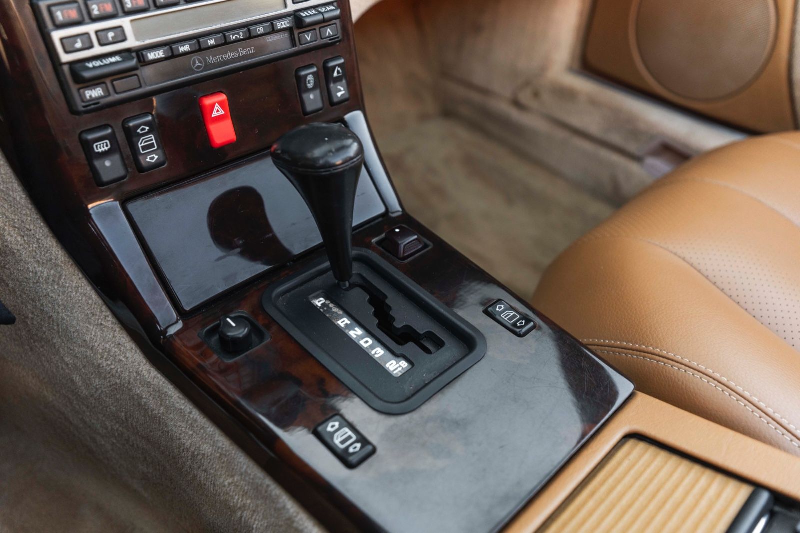 Fahrzeugabbildung Mercedes-Benz SL 500 TEMPOMAT ELEK.SITZE LEDER