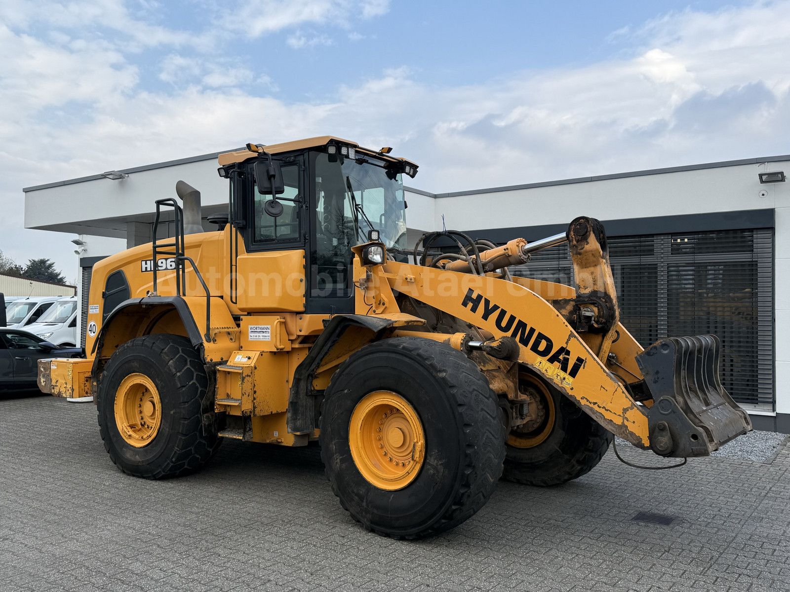 Fahrzeugabbildung Hyundai HL 965 (0067)