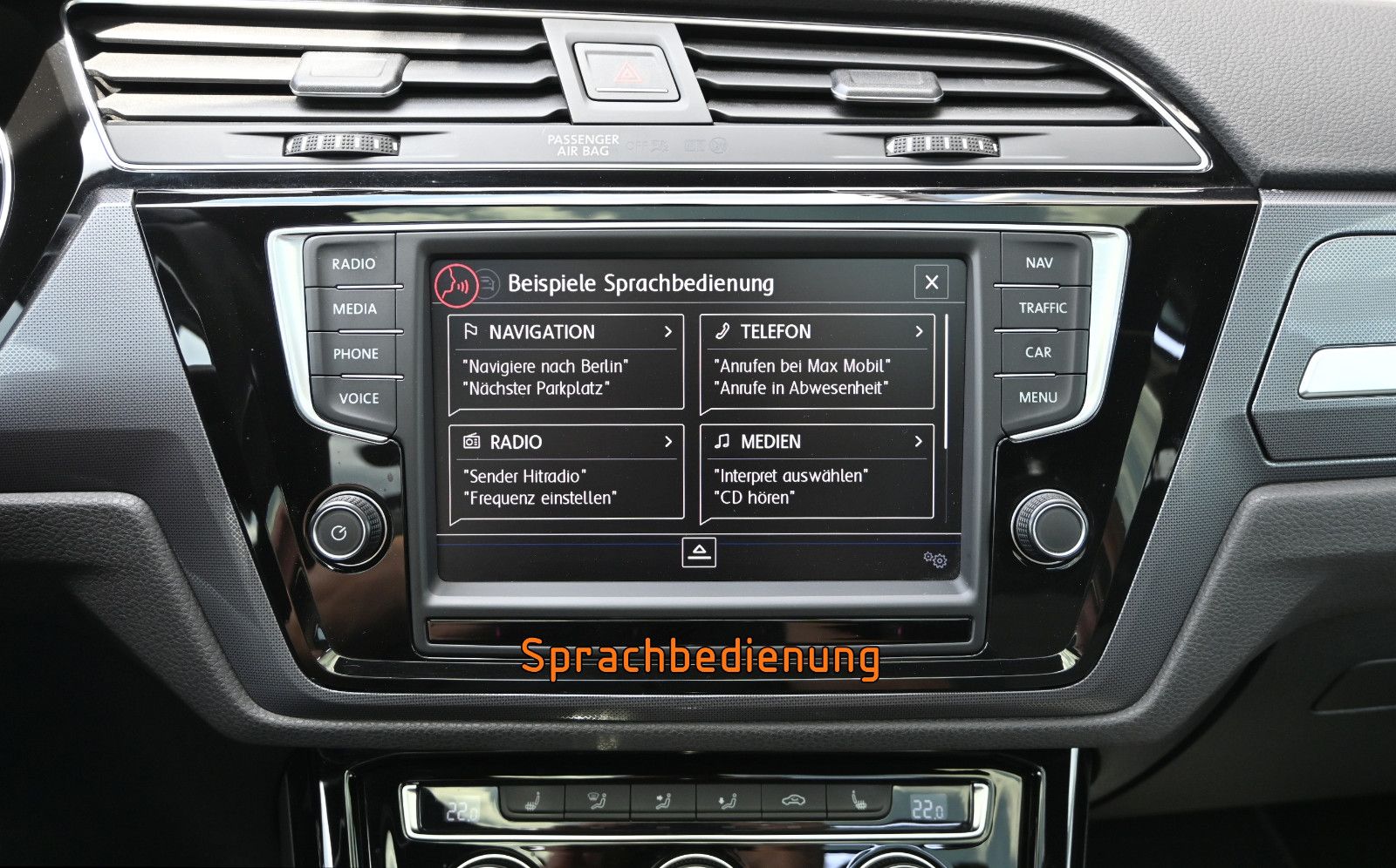 Fahrzeugabbildung Volkswagen Touran 2.0 TDI DSG R-Line °ACC°AHK°PANORAMA°KAM°