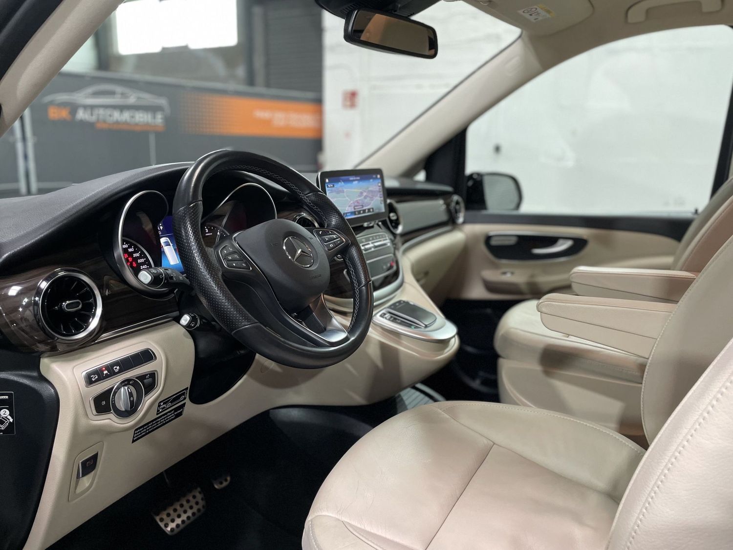 Fahrzeugabbildung Mercedes-Benz V 300 d Marco Polo EDITION AMG Night 4M#Küche#36