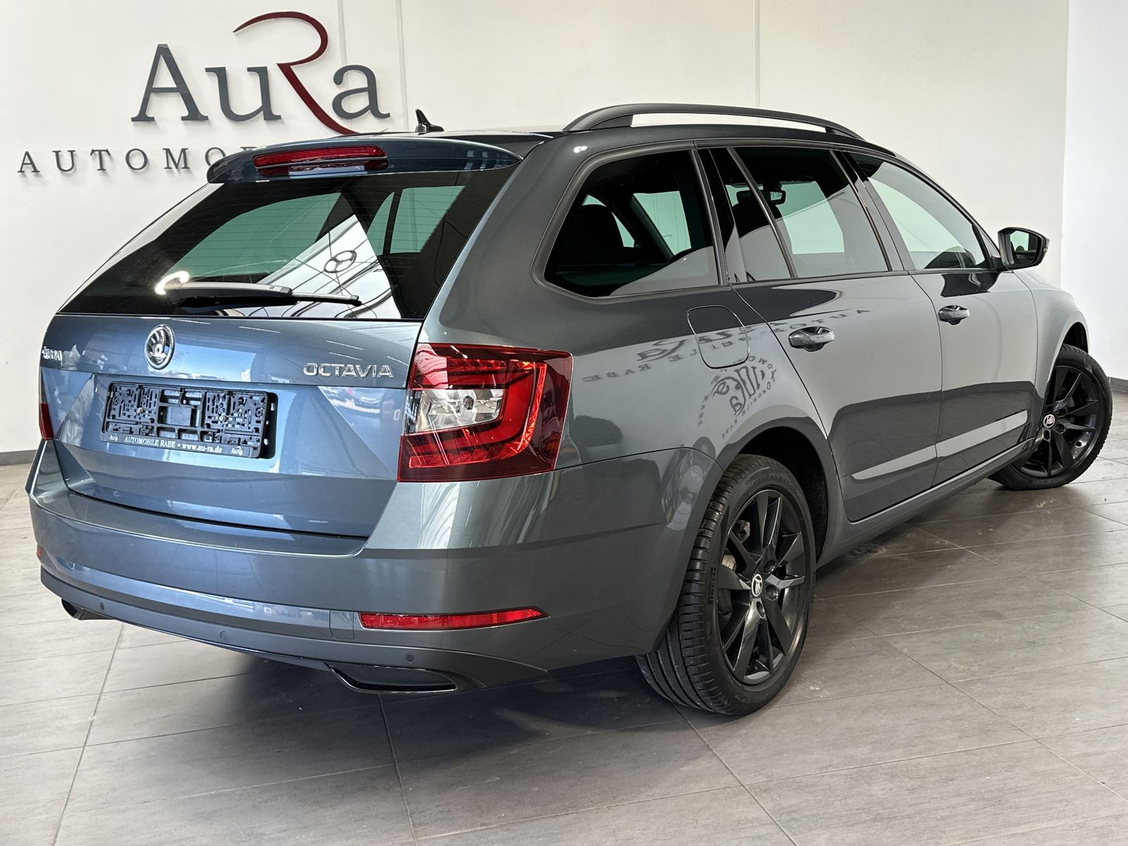 Fahrzeugabbildung SKODA Octavia Combi 2.0 TDI DSG Sport NAV+LED+ACC+17ZO