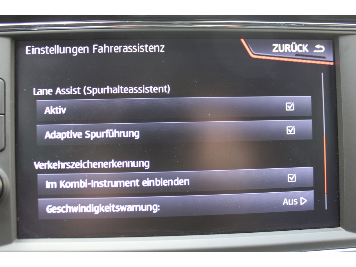 SEAT Leon FR 2.0 TDI Beats ACC LED H&R Pano Navi DAB - Image 24