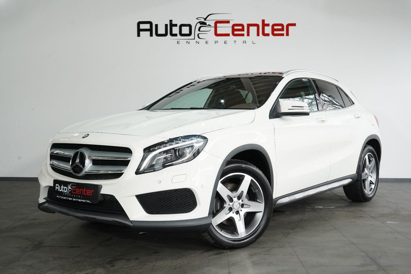 MERCEDES-BENZ GLA 250 4Matic AMG-Line*2.Hand*Pano*Kamera*