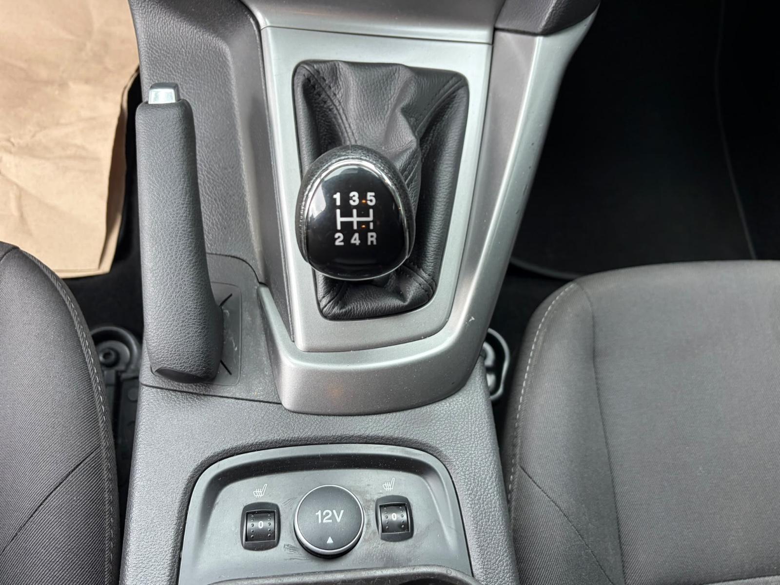 Ford Focus 2014 — photo 30