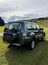 Mitsubishi Pajero 3,2 DI-D 4WD Invite Automatik Invite - Mitsubishi 7-Sitzer