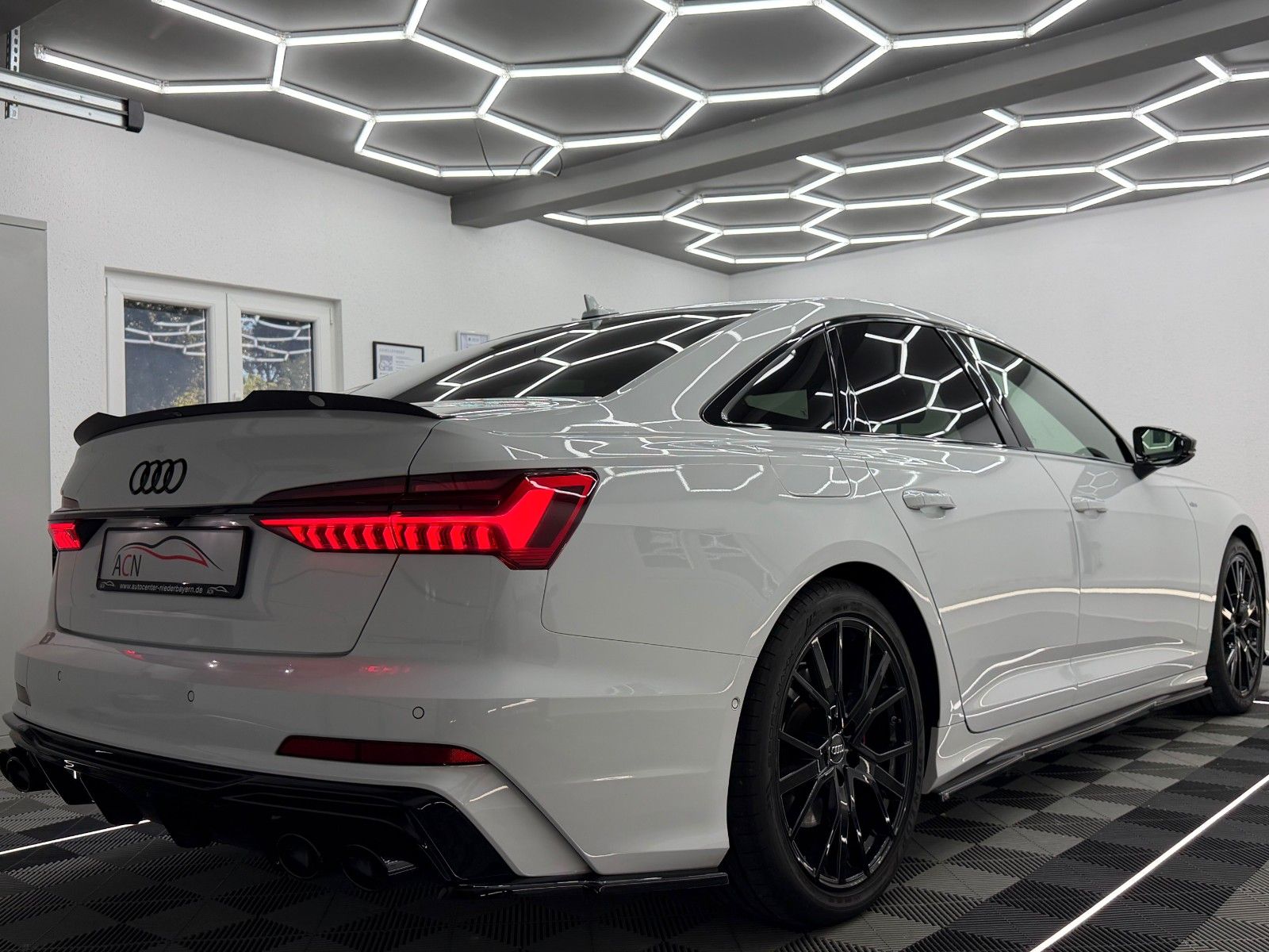 Fahrzeugabbildung Audi A6 Lim. 55 TFSI e Quattro/S6 OPTIK/STERNENHIMMEL