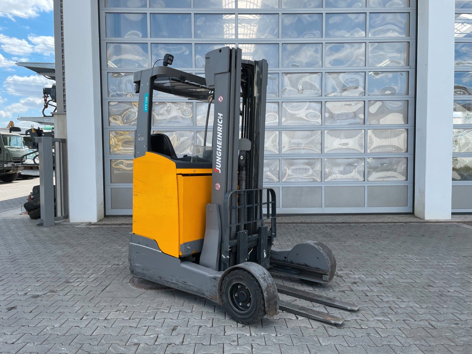 Fahrzeugabbildung Jungheinrich ETV C16 / Triplex 5.72m / SS / nur 2.953h / 2016