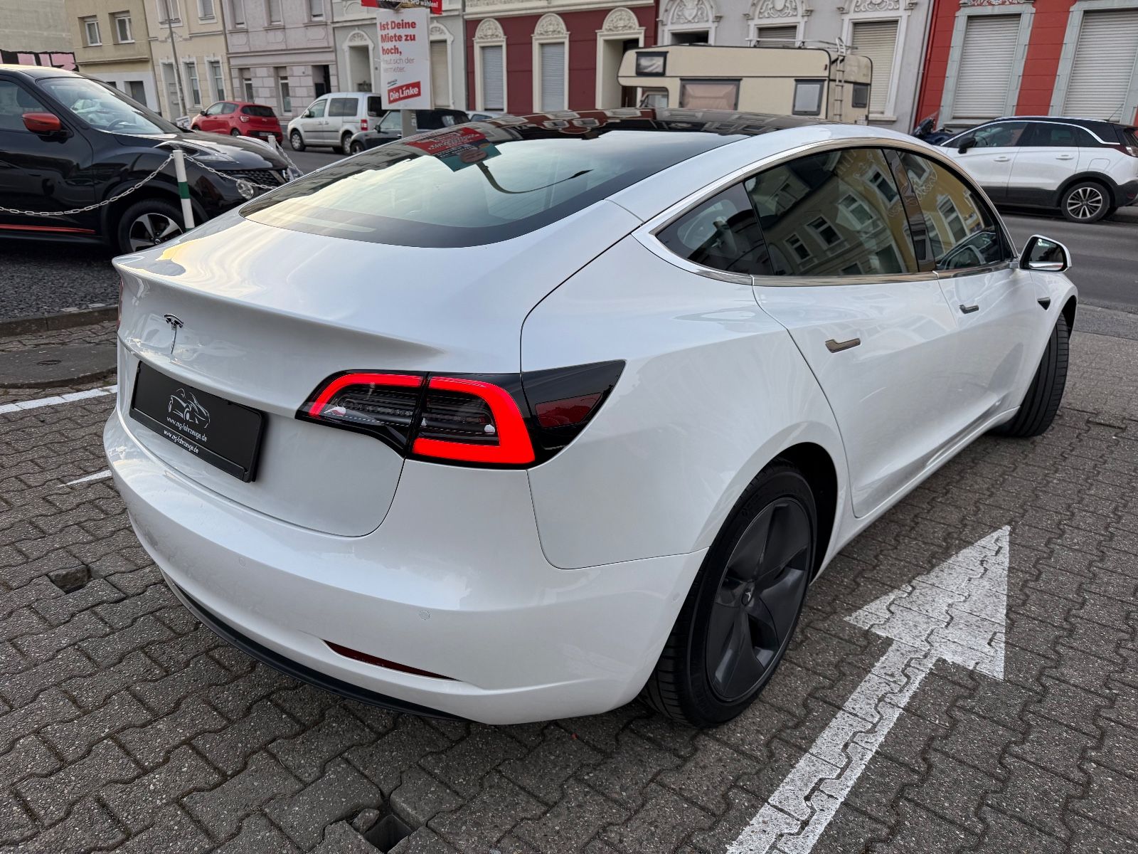 Fahrzeugabbildung Tesla Model 3 Standard Range Plus RWD 1-HAND MwSt.