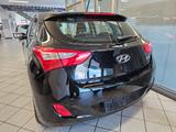 Hyundai i30 1.Hand,PDC,Klimaautomatik,Winterräder - Hyundai i30: Limousine
