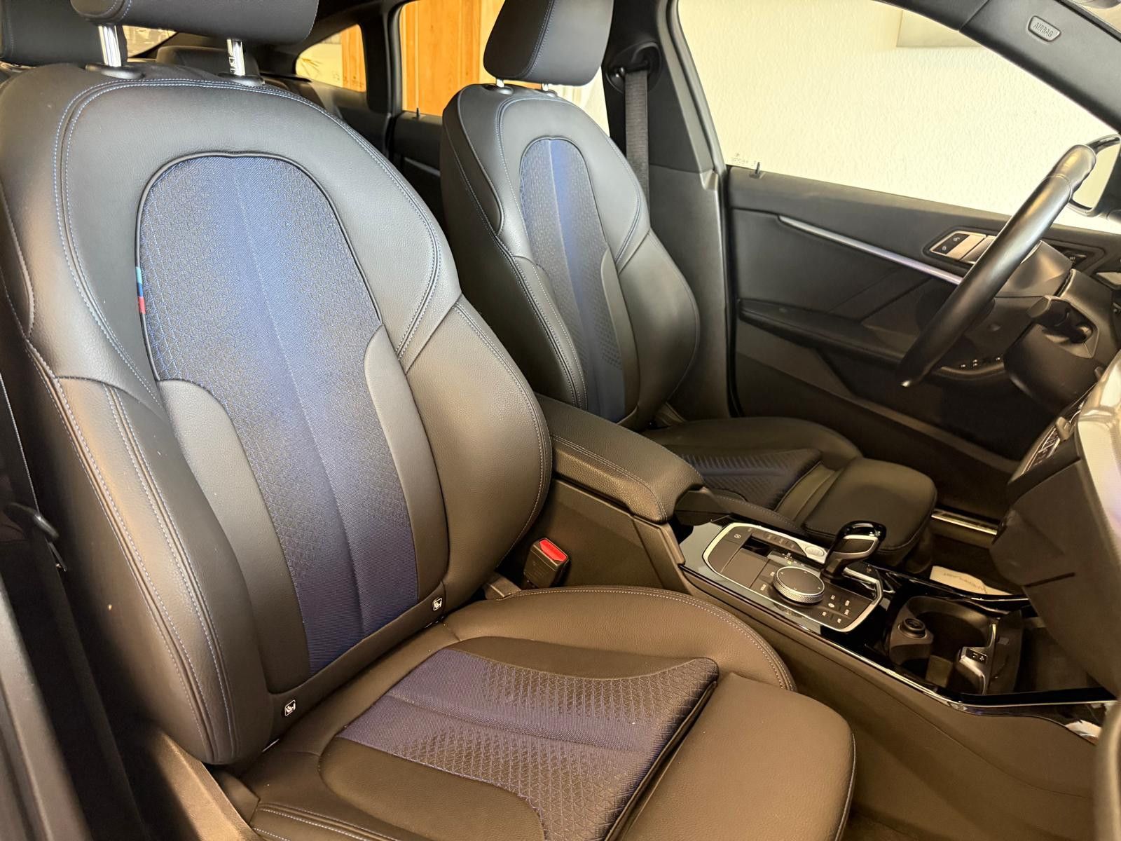 Fahrzeugabbildung BMW 220i Gran Coupe xDrive M Sport/1. Hand / KAMERA