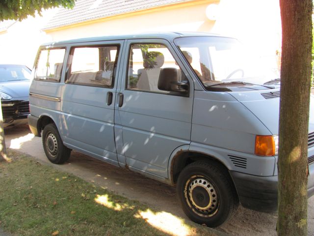 Volkswagen T4 Caravelle 2.5 TDI 75kW Schaltwagen  BUS