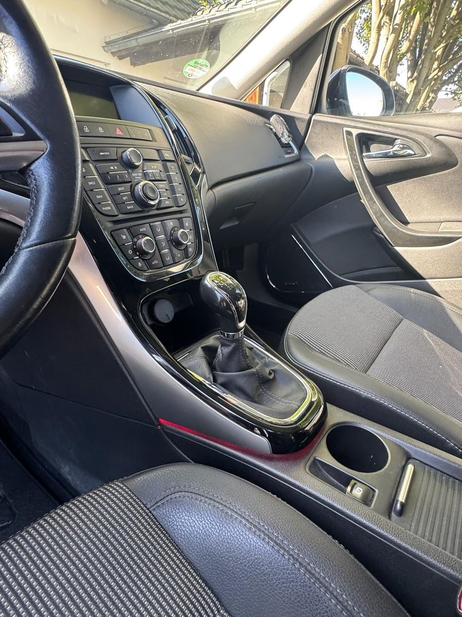 Opel Astra 2015 — photo 13