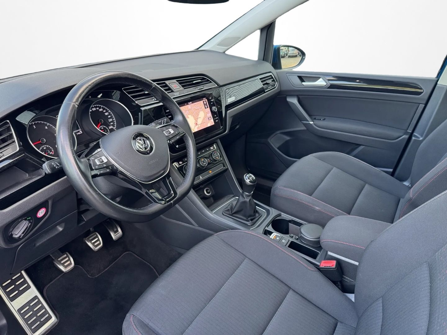 Touran 1.6 TDI "SOUND" *LED*NAVI*PANO*7SITZE*