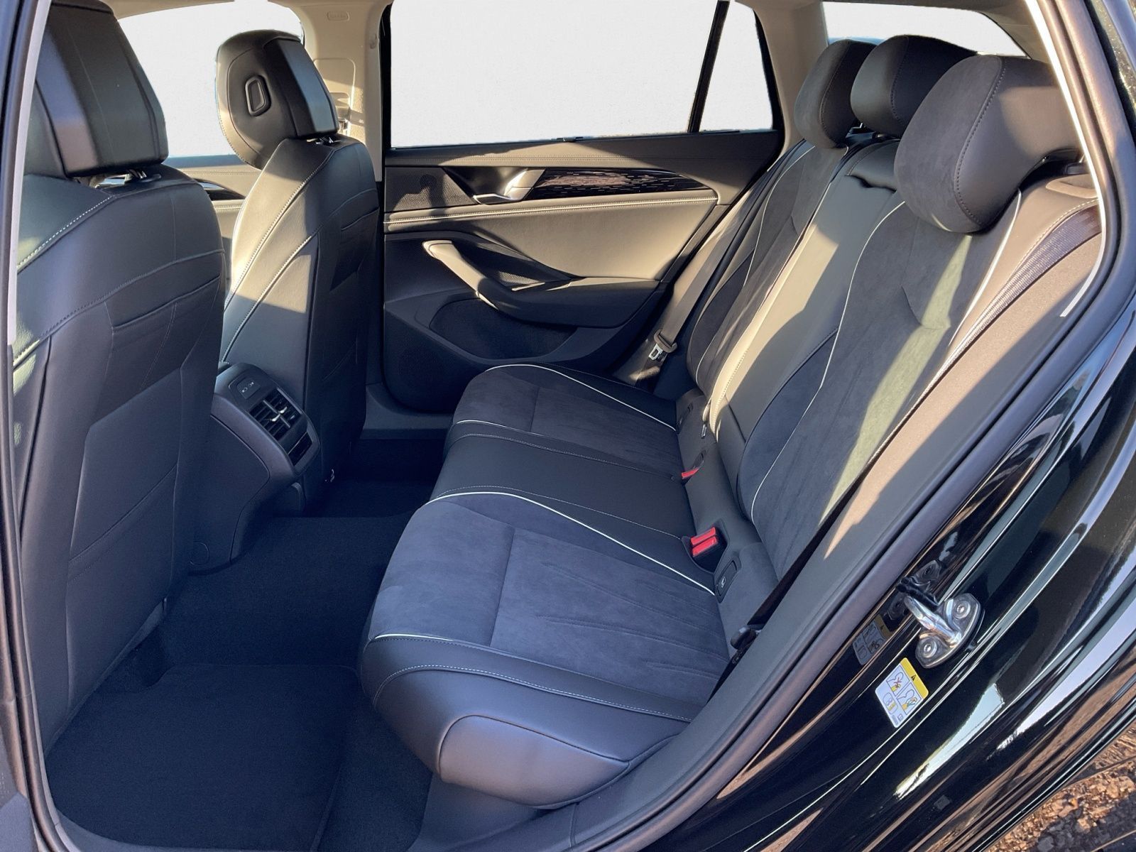 Volkswagen Passat - Bild 11