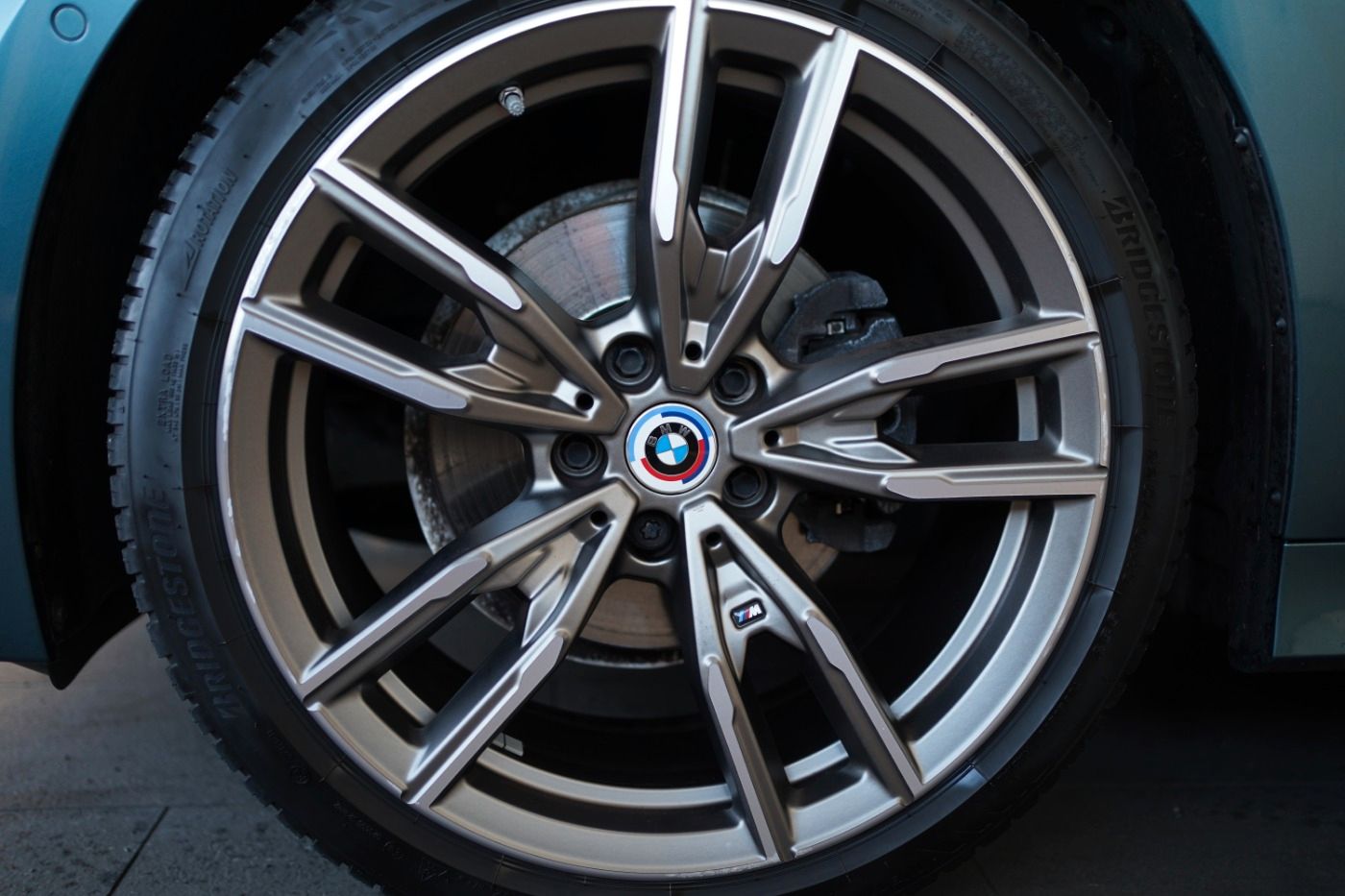 Fahrzeugabbildung BMW 320i Advantage Head Up+Parking u. Driving Ass.++