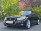 BMW 318d Touring Automatik XEN/LEDER/NAV/SHZ/PDC - BMW 318 aus 2010: 318d