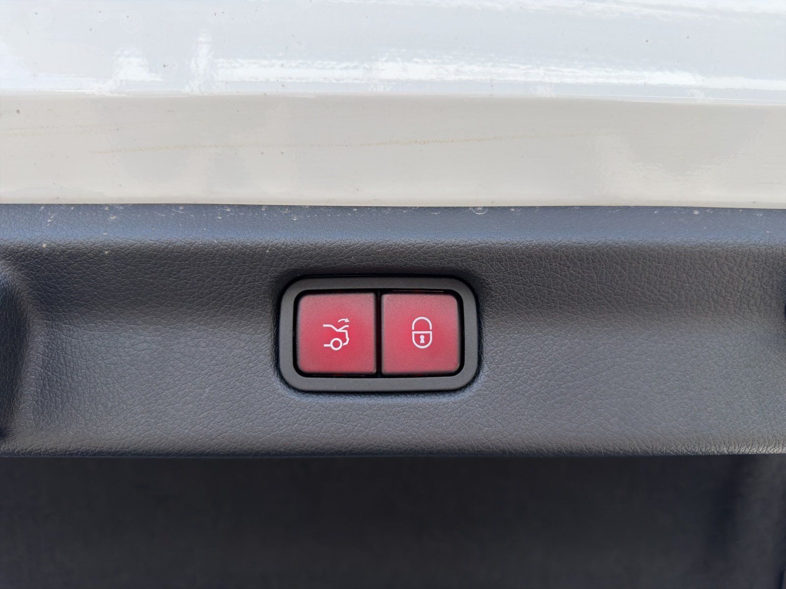 Fahrzeugabbildung Mercedes-Benz EQE350 AMG Prem+ AIRMATIC Sitzklima HAL Memo HUD