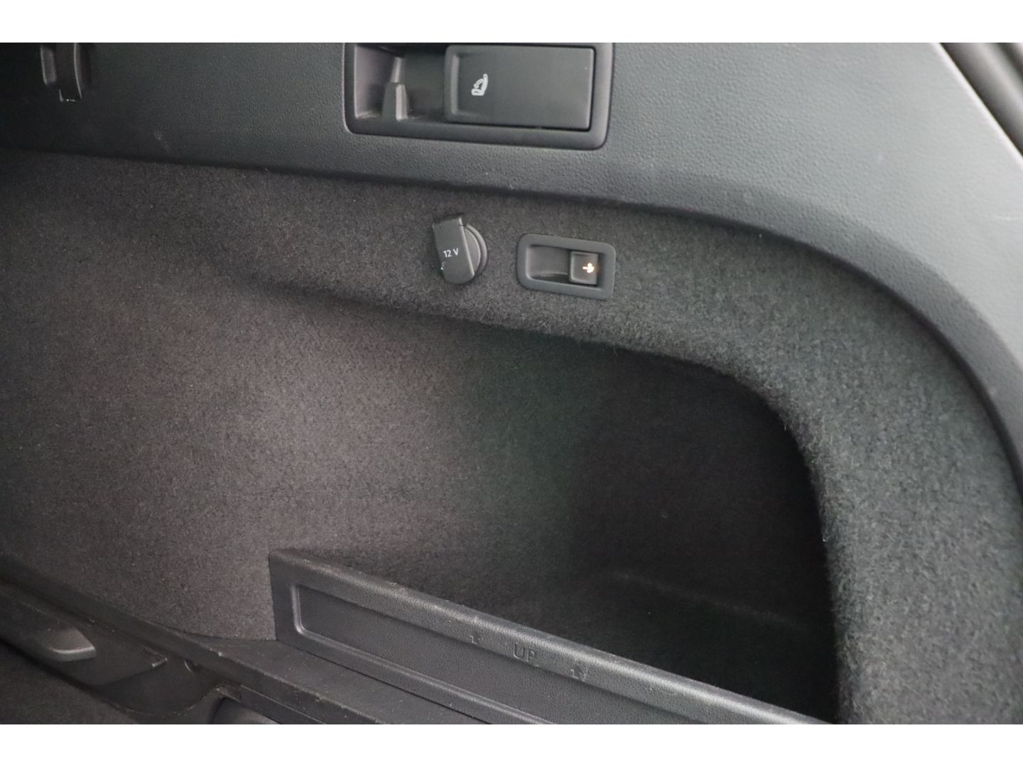 Fahrzeugabbildung Volkswagen Passat Variant 2.0 TDI Highline BMT Massage Kame