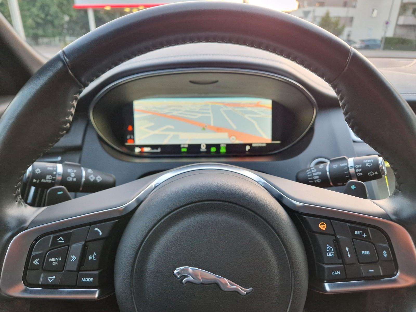 Jaguar E-Pace P300 R-Dynamic SE AWD +PANO+MERIDIAN+