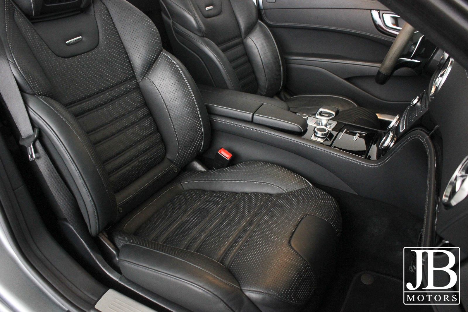 Fahrzeugabbildung Mercedes-Benz SL 63 AMG Designo Bang & Olufsen Junge Sterne